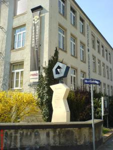 167-pentacon-pylon-plane-buchstaben