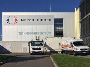 503-Meyer-Burger-Fassadenschild-Fassadenbeschriftung