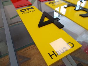 535-fraesbuchstabe-schild-platte