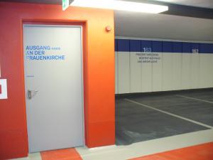 Beschriftung Parkplatz an der Frauenkirche