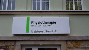 490-Leuchtkasten-bedrucken-Aerztehaus-Physiotherapie