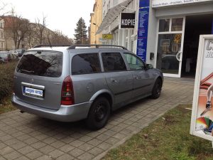 591-Scheibenfolierung-Transporter-Dresden-Heckscheibe-Schwarz-Mittel