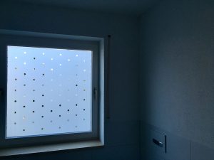 Glasdekor Klebefolie Sichtschutzfolie Punkte Badfenster