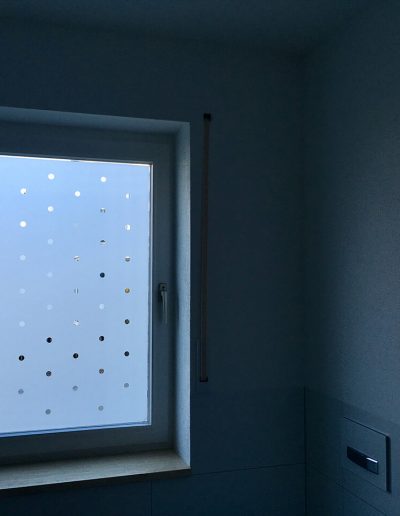 Glasdekor Klebefolie Sichtschutzfolie Punkte Badfenster