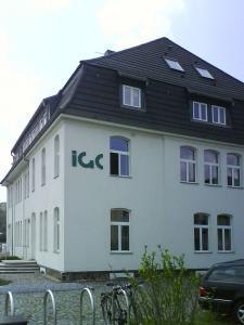 418-Fassade IGC Bau Cossebaude-Fräsbuchstaben