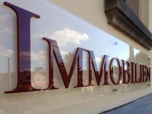 537-immobilien-schild-aussenwerbung-3d-buchstaben-