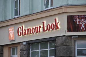 558-LED-Buchstaben Fassade Friseur Glamour Look