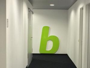 534-fraesbuchstabe-lackieren-lackiert Werbeagentur Werbetechnik Wegaswerbung Dresden