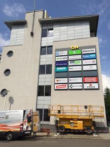 611-Leuchtkasten Werbeanlage ON Zentrum Dresden