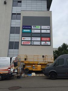 611-ON-Zentrum-Leuchtkasten-Montage
