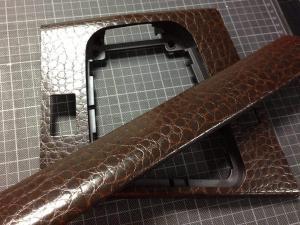 615-Carwrapping-Autofolie-Zierleisten-Leder