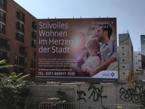 Bauschild-Leuchtreklame-Spanntuch-unbeleuchtet