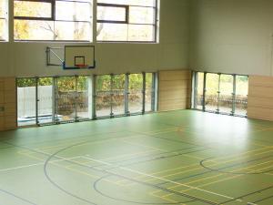 619-Durchlaufschutz-Streifen-Fenster-Schule-Sporthalle