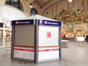 622-Beschriftung-DB Bahn-Information-Pavillon-Bahnhof