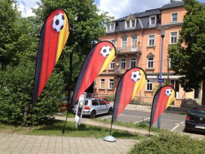 Druckerei-Flaggen-Beachflag-Fahnen-guenstig-drucken