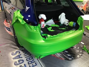 625-Autofolierung-Stossstange-kleben-Autofolie-Klebemontage-Heck