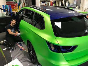 625-Autofolierung-kleben-Autofolie-Klebemontage