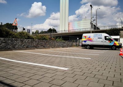 643-Parkplatz linien-Strassenmarkierung-Fahrbahnmarkierung