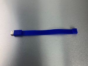 USB-Stick-Power-Ring-blau-Armband-Werbeartikel-wegaswerbung