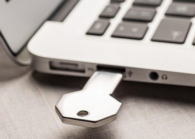 USB-Stick-Schluessel-Close-Metall-Chrom-Werbemittel-Werbeaufdruck