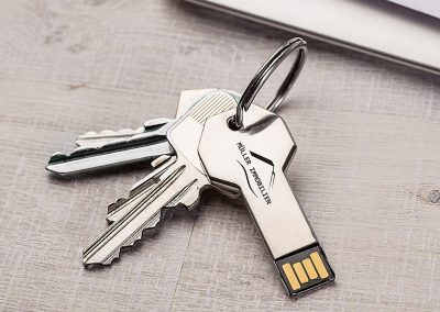 USB-Stick-Schluessel-Close-Metall-Werbemittel-Werbeaufdruck-Gravur