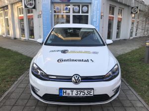 670-Fahrzeugbeschriftung-e-Auto-Fahrzeug-Elektromobil-Reifenzentrale-DRZ