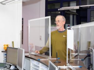 Corona-Wand-Wall-Infektions-Schutzwand-Spuckschutz-Trennwand-Coronavirus