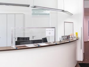 Corona-Wand-Wall-Schutzwand-Spuckschutz-Trennwand-Coronavirus-viele-Groessen