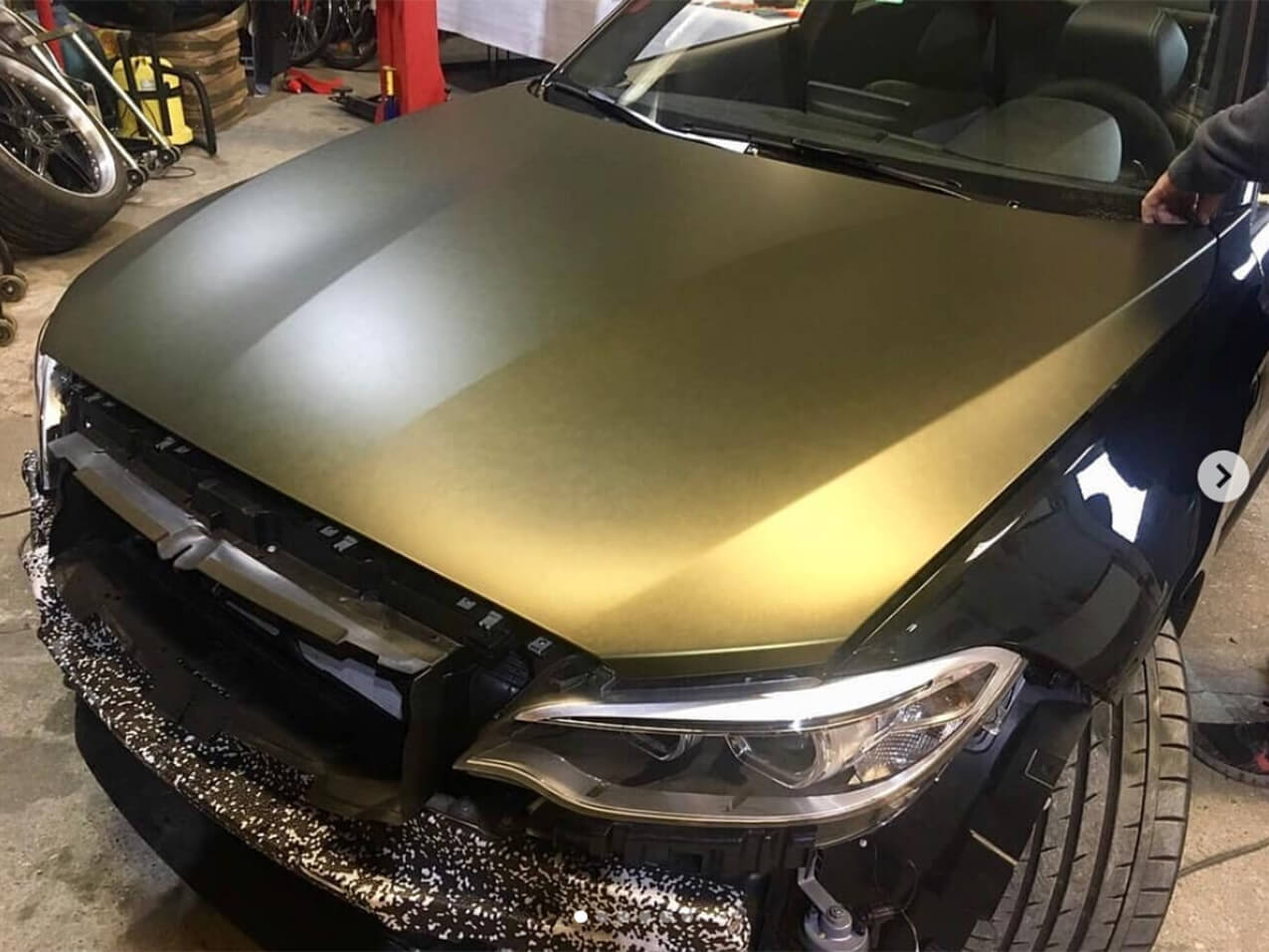 628-Car-wrapping-Autofolie-gold-matt-Motorhaube-Folierung