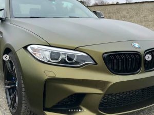 628-Carwrapping-Autofolie-Hexis-gold-matt-HX30N71M-Front-kleben