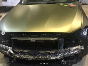 628-Carwrapping-Autofolie-gold-matt-kleben-Motorhaube-Folie-statt-Lack