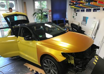 628-Audi-gelb-in-Avery-metallicsatin-energetic-yellow-folieren