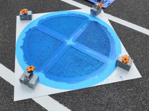 675-Parkverbotszeichen-Strassen-Markierungsfarbe-blau-rot-malern