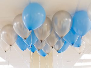 Luftballons-mit-Firmenaufdruck-Logo-Text-bedrucken-Firma