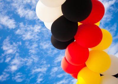 Luftballons-rot-schwarz-gelb-weiss-Deutschlandfarben-Werbeballon-Aufdruck