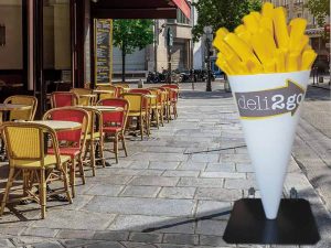 3-D-Figur-Plastik-Werbefigur-Pommes-Tuete-Gaststaette-Restaurant