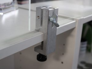 Klemmhalter-Tischklemme-Unihalter-Eckig-Corona-Schutzscheibe-Trennscheibe