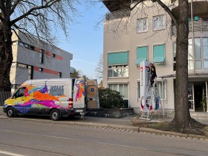 687-Schild-Montage-Pylon-Beschriftung-Menpower