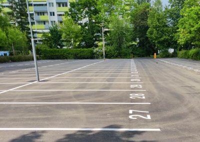 1011-Airless-Parkplatzbeschriftung-Parkplatznummerierung-Schablonierung-Spruehverfahren