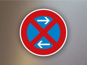 Verkehrsschild-absolutes-Halteverbot-Mitte-Aufstellung-links-283-31