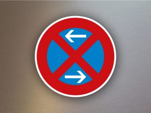 Verkehrsschild-absolutes-Halteverbot-Mitte-Aufstellung rechts-283-30