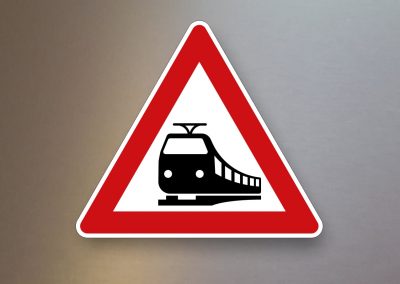 Verkehrsschild-Verkehrszeichen-Gefahrenzeichen-Bahnuebergang-151