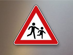 Verkehrsschild-Verkehrszeichen-Gefahrenzeichen-Kinder-Aufstellung-links-136-20