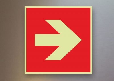 Aufkleber-Brandschutzkennzeichen-nachleuchtend-F05-Richtungsanzeige-rechts-links