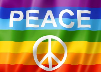 Friedensfahne mit Peace-Logo