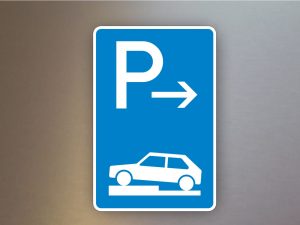 Verkehrsschilder-Parkplatzschilder-Parken-auf-Gehwegen-halb-quer-zur-Fahrtrichtung-links-Anfang-315-71