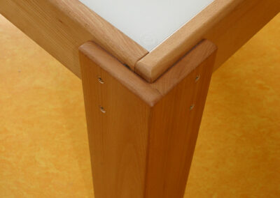 Leuchttisch-Holz-Tischbeine-stabil-robust