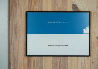 Schildersystem-6-Infoschild 301x214mm-duenn 5mm Rahmen-Wandmontage