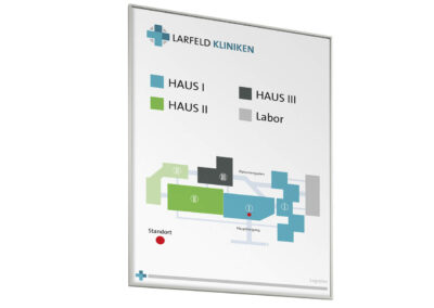 01-Orientierungssystem-Madrid-Infoschild-Wandschild
