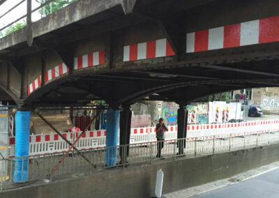 726-Warnmarkierung-Aufkleber-rot-weiss-reflektierend-Bruecke